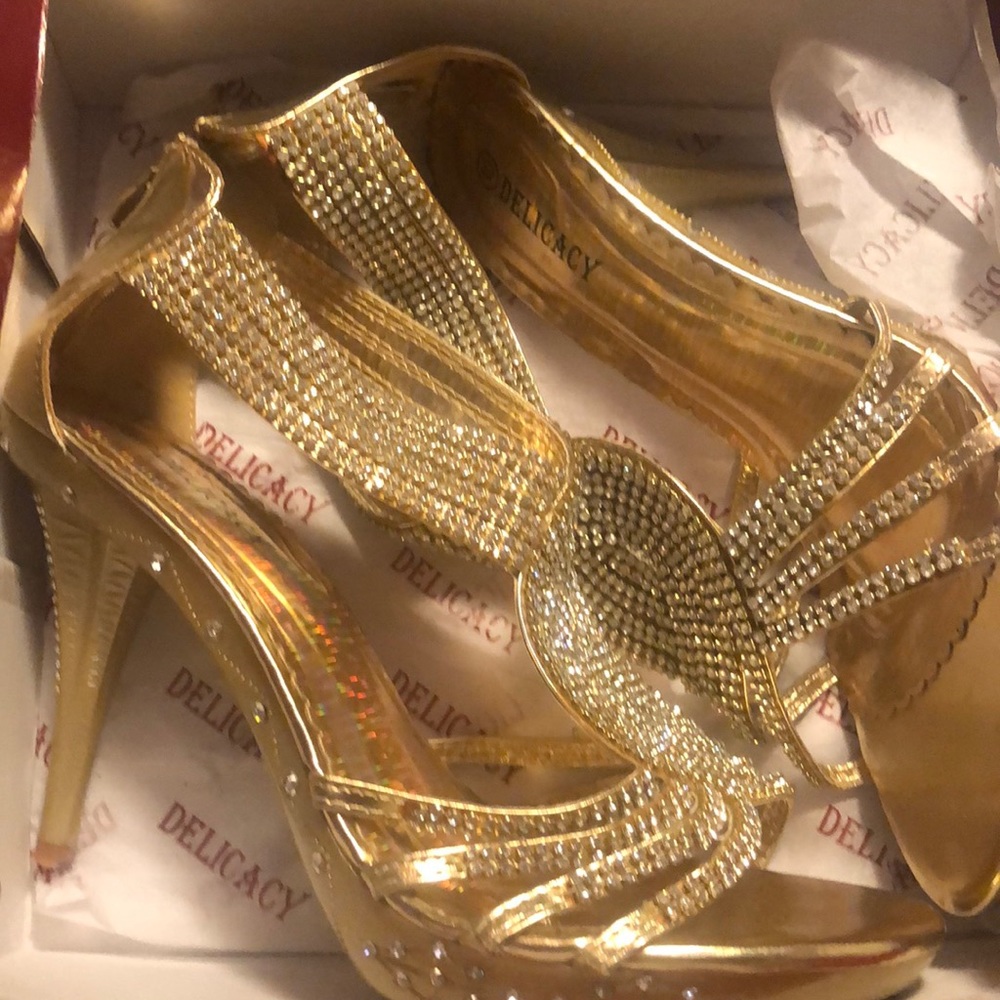 Gold formal sandal/heels